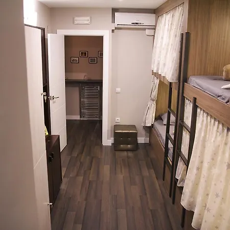 & Sagrada Familia Hostel *