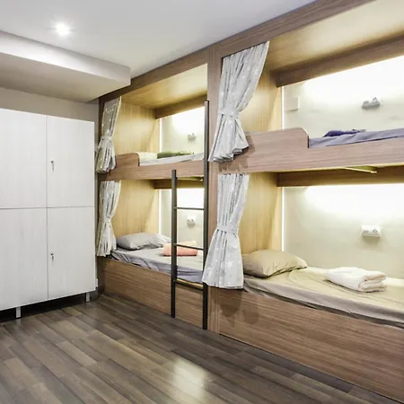 & Sagrada Familia Hostel Barselona