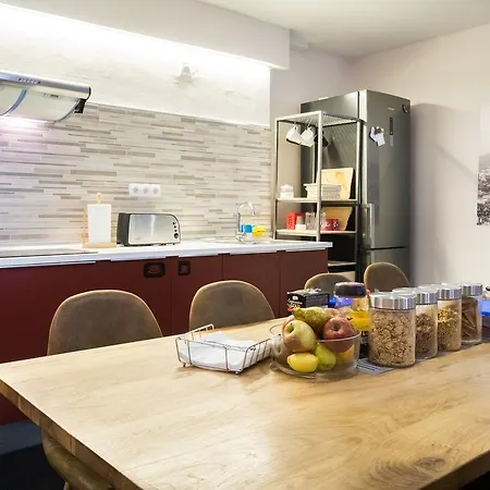 & Sagrada Familia Hostel *