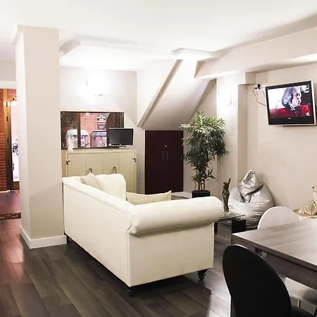 & Sagrada Familia Hostel
