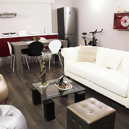 & Sagrada Familia Hostel